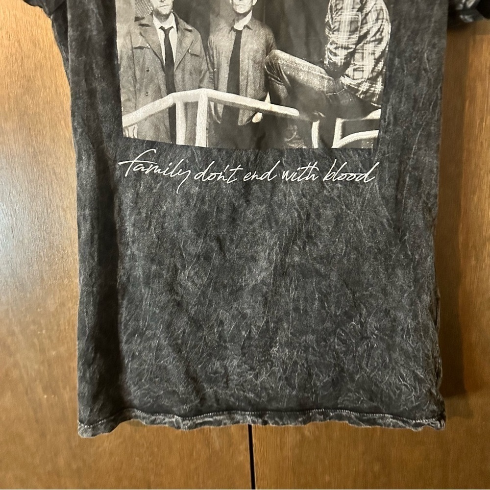 Hot Topic Supernatural Family Blood Acid Wash Girls 2XL SS T-Shirt Women’s S-M - Picture 6 of 10